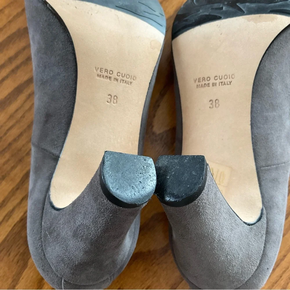 Taryn Rose Made in Italy Grey Suede Fur Accent Heels, Sz 38